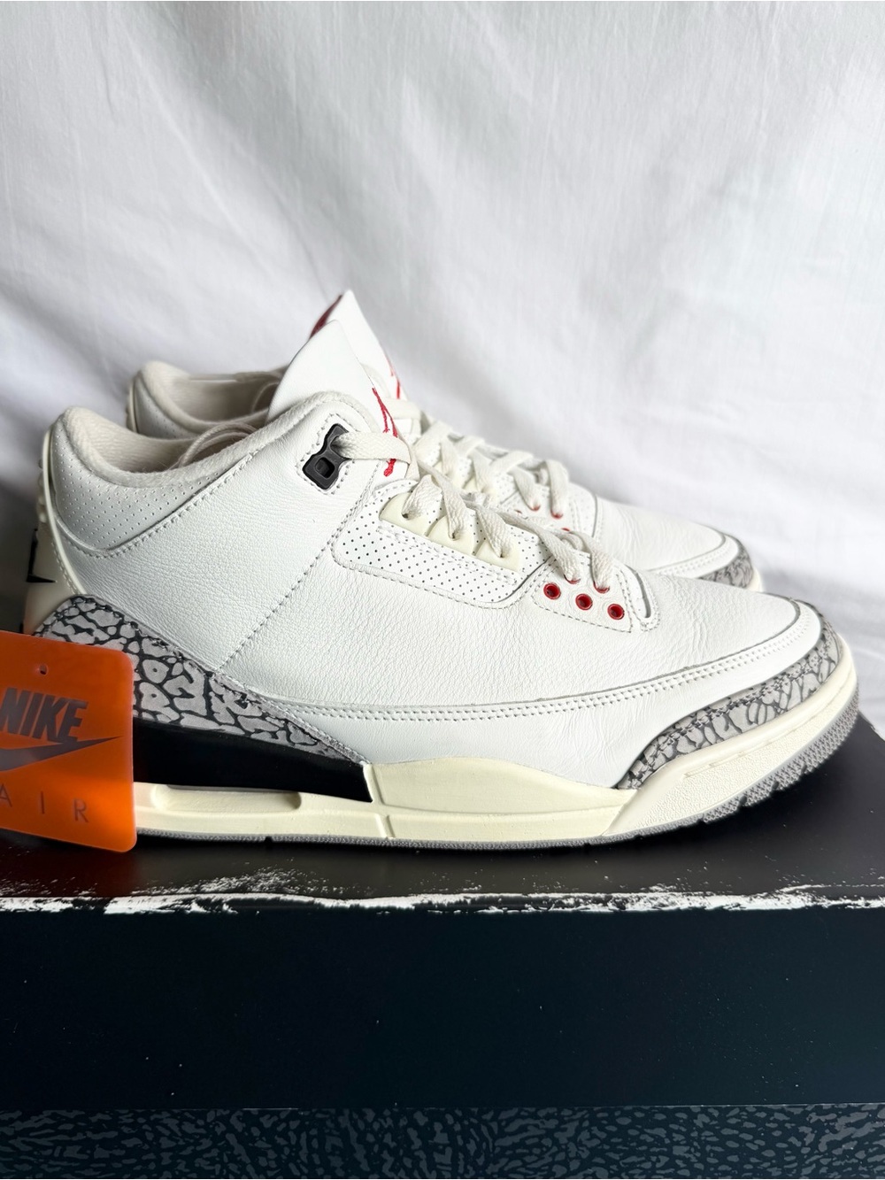 AUTHENTIC Jordan 3 White Cement Reimagined size 10.5 DN3707-100 2022 PRE-OWNED